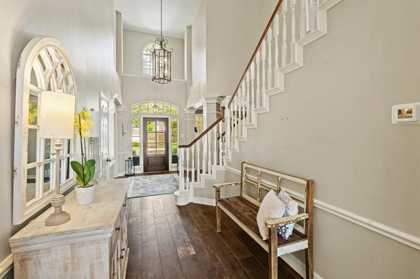 Interior, Pendant Lights, Wood Texture Flooring