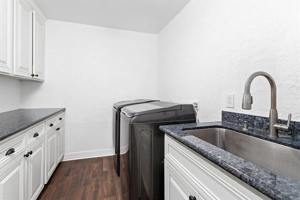 Interior, Washer, Wood Texture Flooring