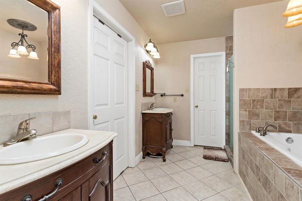 Bathroom, Dual Sink Vanities, Interior, Pendant Lights