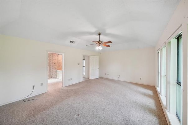 Empty room, Interior