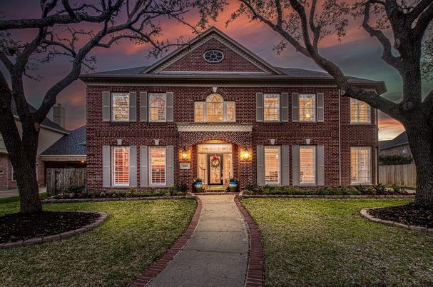 Exterior, Facade, Brick Facade, Georgian
