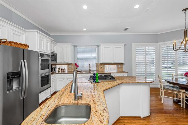 Chandelier, Dining room, Interior, Kitchen, Recessed Lighting, Stainless Steel Appliances, Wood Texture Flooring