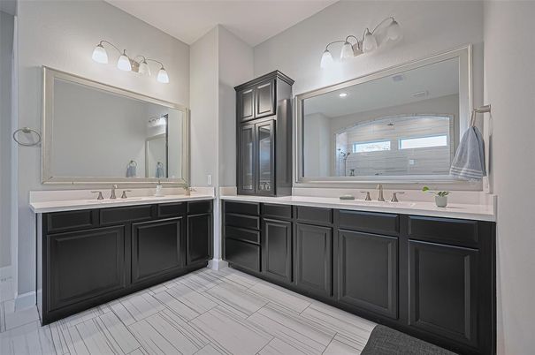 Bathroom, Dual Sink Vanities, Interior