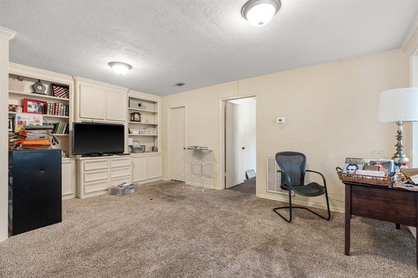 Home Office, Interior
