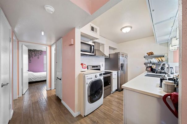 Bedroom, Interior, Kitchen, Utility Closets, Washer, Wood Texture Flooring