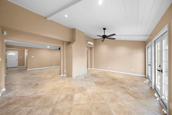 Empty room, Interior, Recessed Lighting