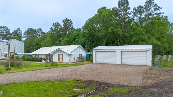 Backyard, Detached Garage, Exterior