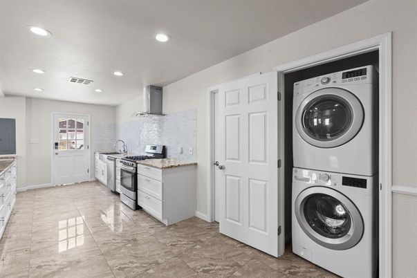 Interior, Kitchen, Recessed Lighting, Washer
