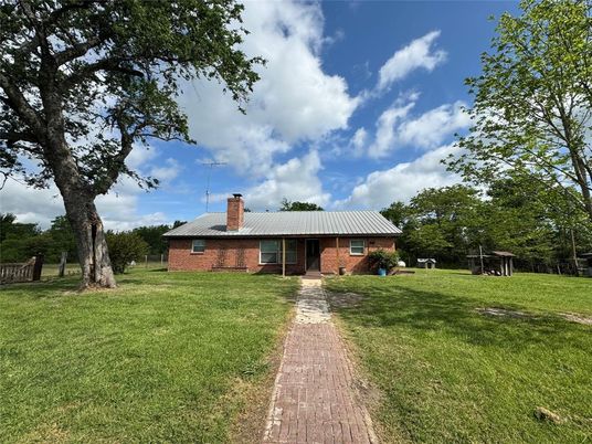 Backyard, Exterior, Facade, Brick Facade, Ranch
