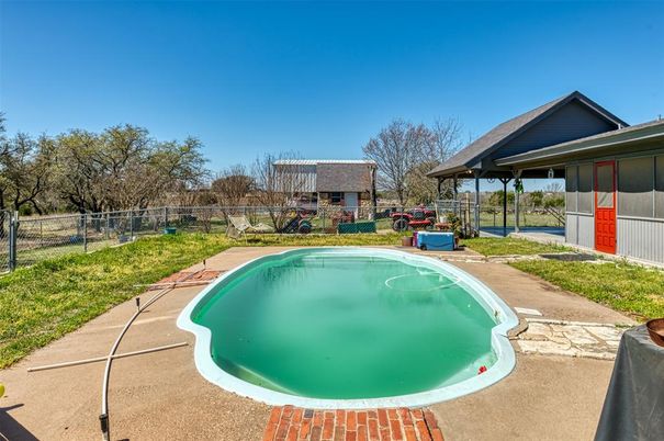 Exterior, Pool