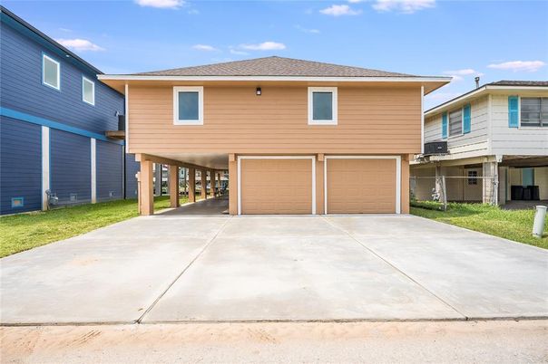 Attached, Exterior, Facade, Split Level