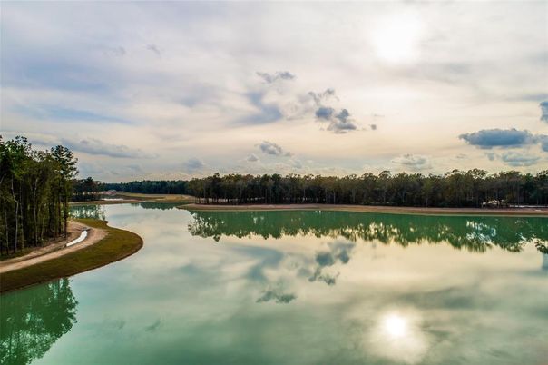 Exterior, Lake