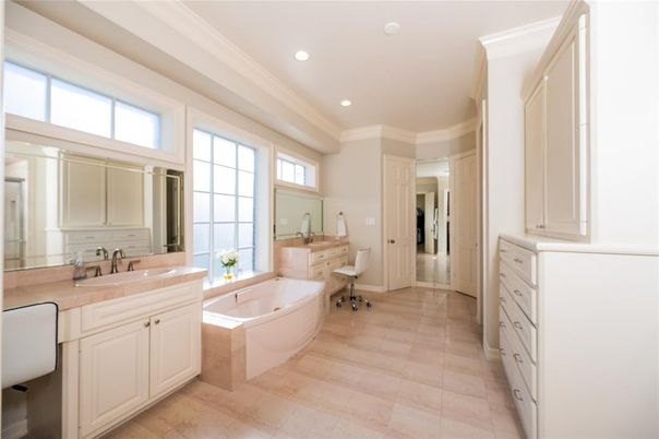 Bathroom, Dual Sink Vanities, Interior, Recessed Lighting