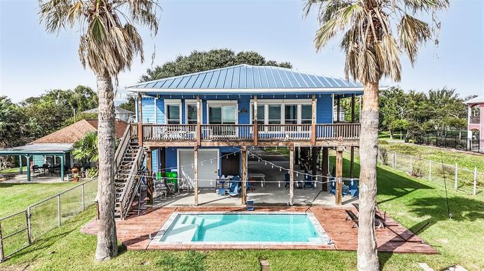 Backyard, Exterior, Pool