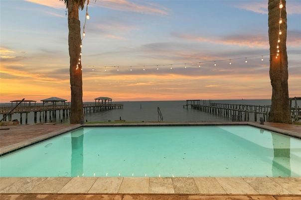 Exterior, Lake, Pool, Water