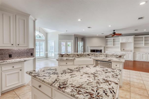 Fireplace, Interior, Kitchen, Recessed Lighting