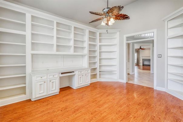 Interior, Walk-in Closets, Wood Texture Flooring