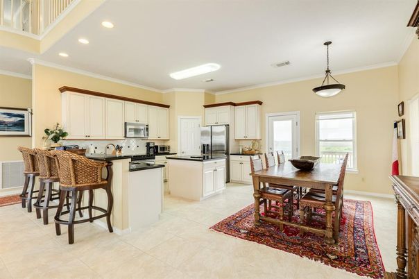 Dining room, Interior, Kitchen, Pendant Lights, Recessed Lighting, Stainless Steel Appliances