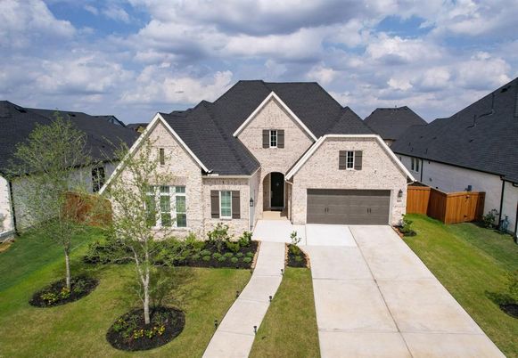 Attached, Exterior, Facade, Brick Traditional