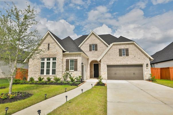 Attached, Exterior, Facade, Brick Traditional