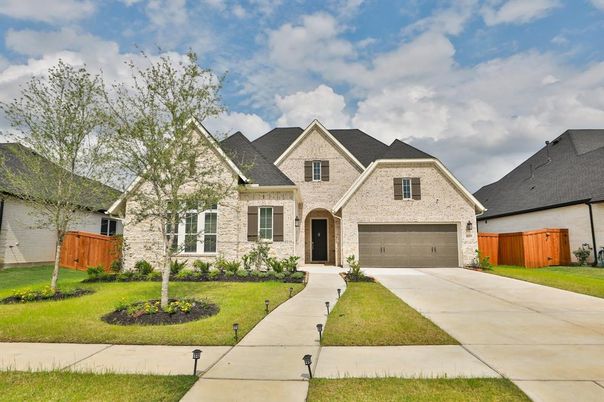Attached, Exterior, Facade, Brick Traditional
