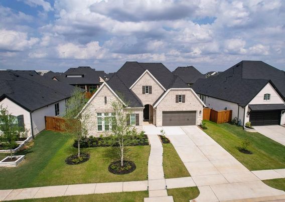 Attached, Exterior, Facade, Brick Traditional