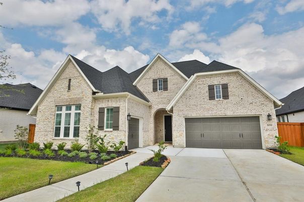 Attached, Exterior, Facade, Brick Traditional