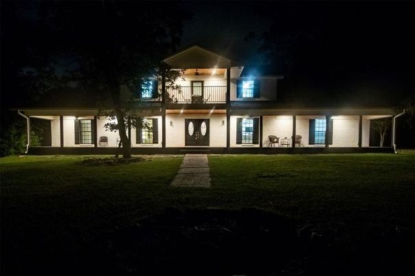 Backyard, Exterior, Facade, Modern