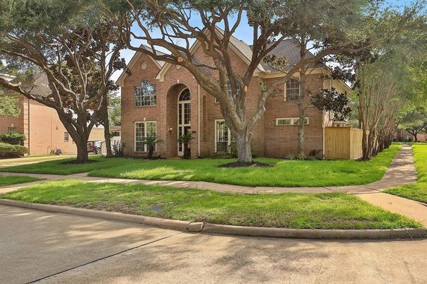 Exterior, Facade, Brick Facade, French Provincial