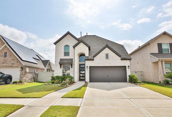 Attached, Exterior, Facade, Solar Panels, Brick Traditional