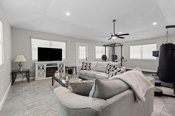 Fitness Equipment, Interior, Living room, Recessed Lighting