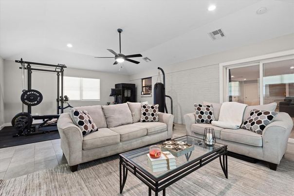 Fitness Equipment, Interior, Living room, Recessed Lighting