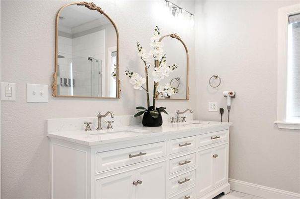 Bathroom, Dual Sink Vanities, Interior