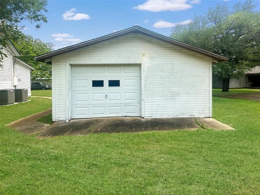 Detached Garage, Exterior