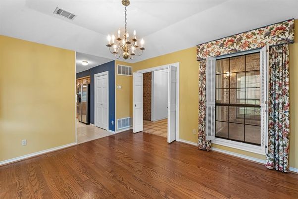 Chandelier, Empty room, Interior, Wood Texture Flooring
