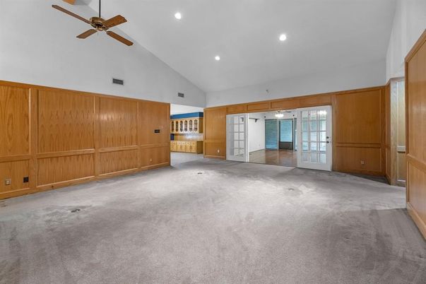 Empty room, Interior, Recessed Lighting, Wooden Walls