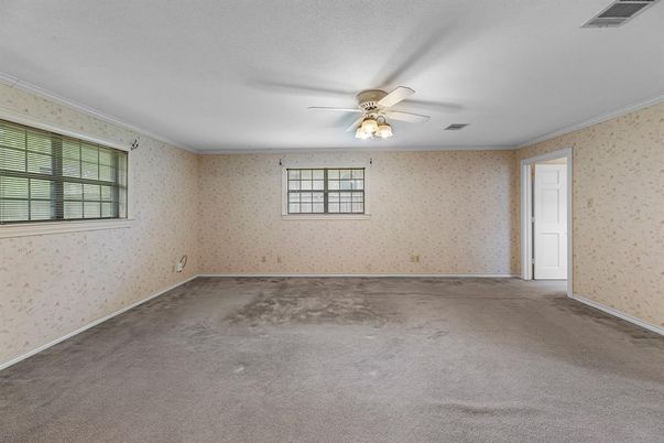 Empty room, Interior