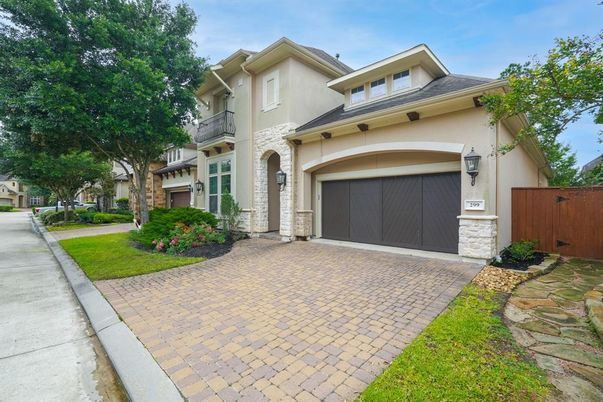Attached, Exterior, Facade, Mediterranean