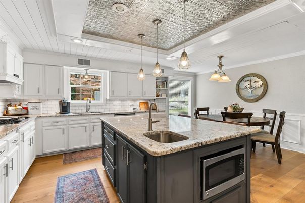 Dining room, Interior, Kitchen, Pendant Lights, Recessed Lighting, Wood Texture Flooring