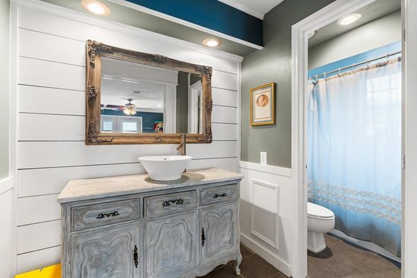 Bathroom, Interior, Recessed Lighting