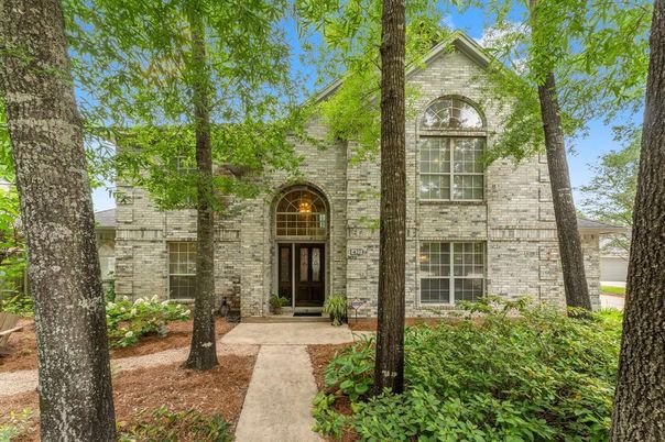 Exterior, Facade, Brick Facade, Brick Traditional