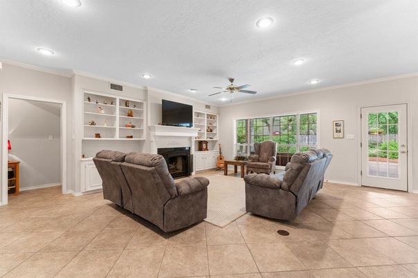 Fireplace, Interior, Living room, Recessed Lighting