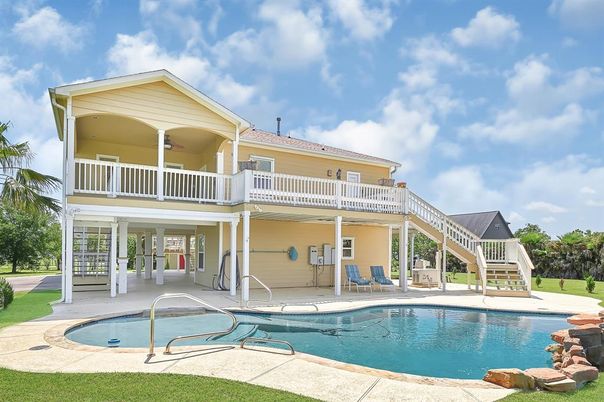 Exterior, Pool