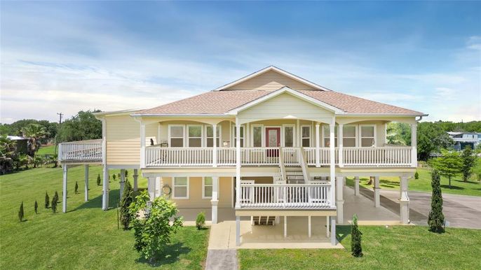 Backyard, Exterior, Facade, Queen Anne Victorian
