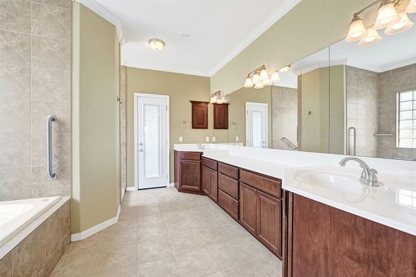 Bathroom, Dual Sink Vanities, Interior