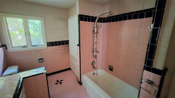 Bathroom, Interior, Tile Countertops