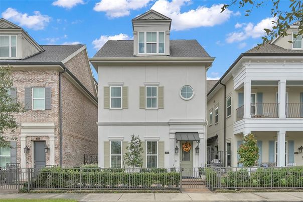 Exterior, Facade, Brick Facade, Rowhouse