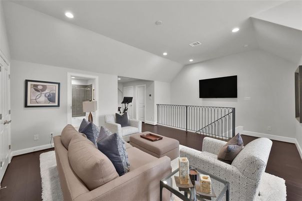 Fitness Equipment, Interior, Living room, Recessed Lighting, Wood Texture Flooring