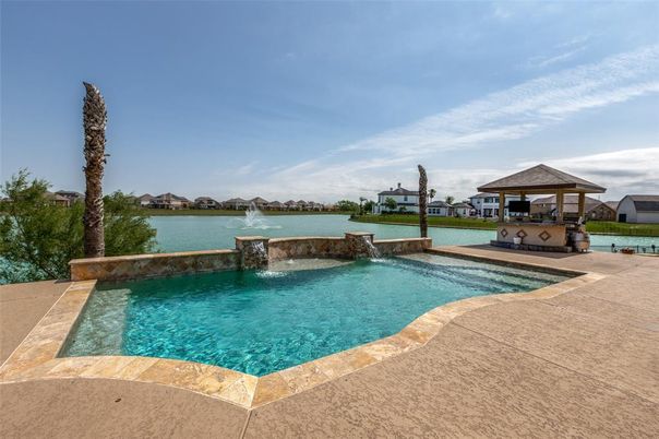 Exterior, Lake, Pool, Water