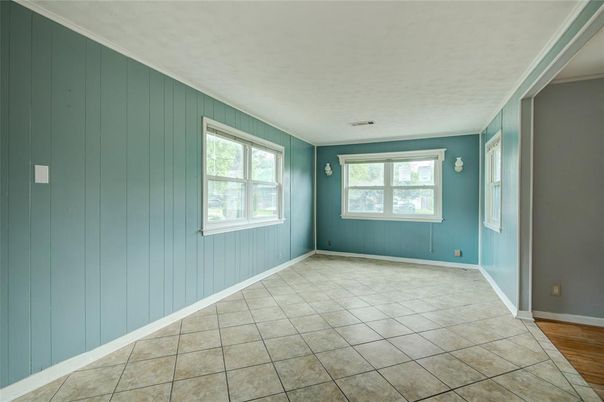 Empty room, Interior
